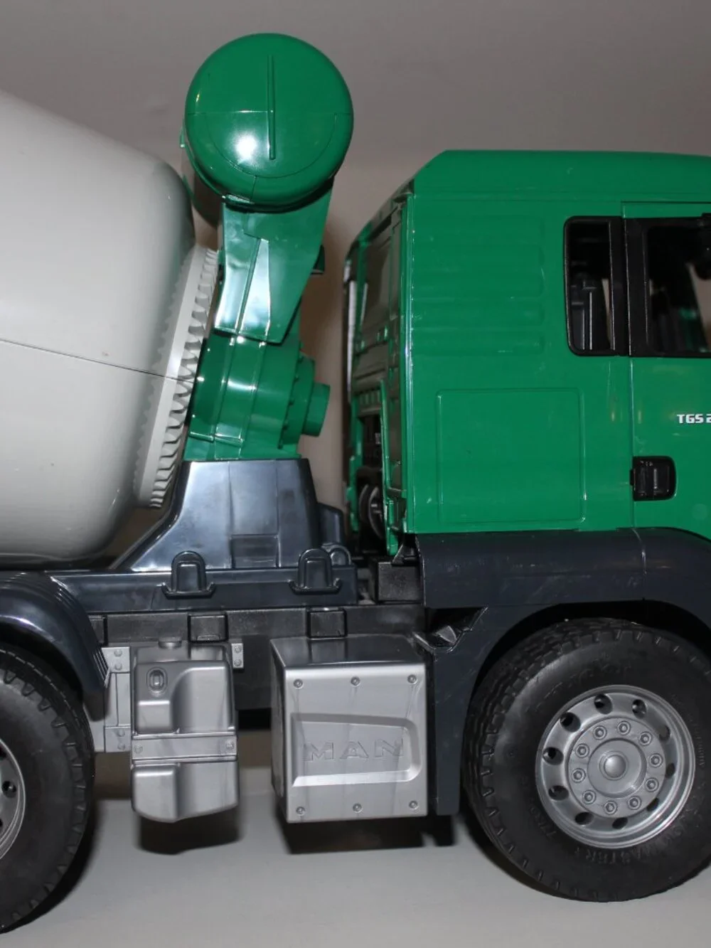 CONCRETE Cement MIXER TRUCK MAN TGA Green Bruder Toy Car Model 1/16 1:16